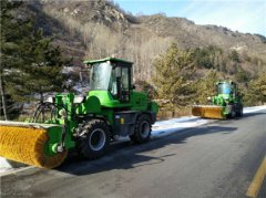 扫雪机通常基于自卸卡车的底盘,以及特殊的除